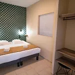 Hotel De La *