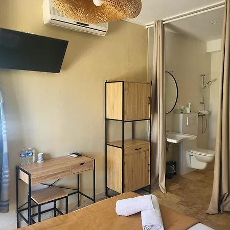 De La Hotel *
