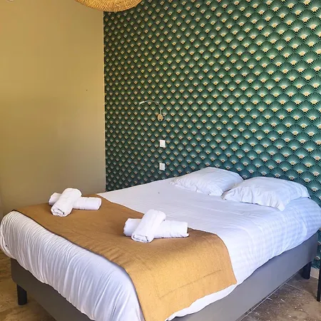 Hotel De La *